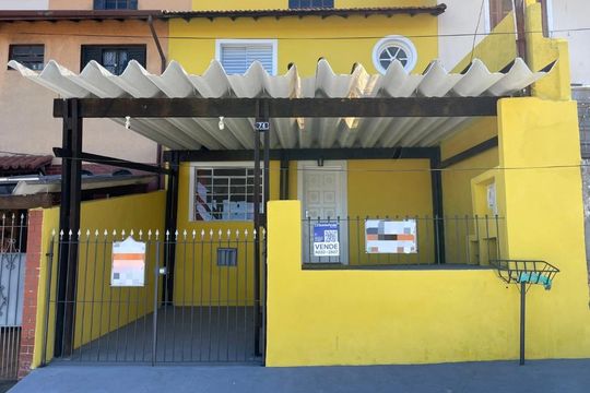 Fachada com Plaquinha ZNHJ-421 de casa à venda com 2 quartos, 90m² em Jardim Alvorada (zona Oeste), São Paulo