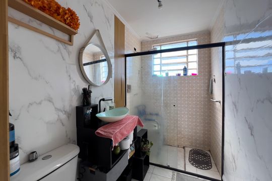 Banheiro de apartamento à venda com 2 quartos, 66m² em Cambuci, São Paulo