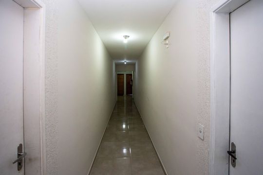 Hall de entrada de apartamento à venda com 2 quartos, 48m² em Jardim Miriam, São Paulo