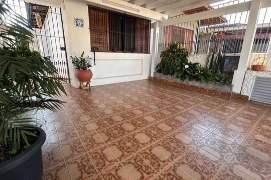Área externa de casa à venda com 3 quartos, 138m² em Vila Adelaide Perella, Guarulhos