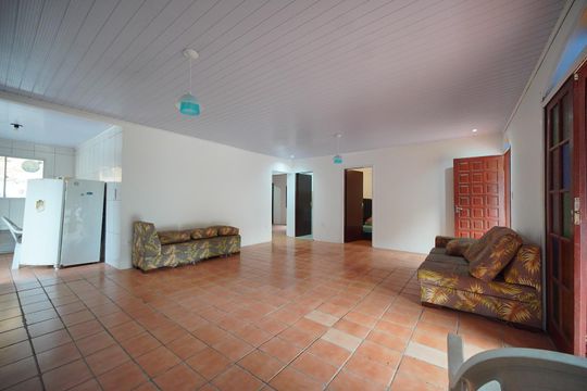 Sala de casa para alugar com 3 quartos, 240m² em Campeche, Florianópolis
