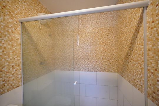 Banheiro da Suíte 2 de casa para alugar com 3 quartos, 240m² em Campeche, Florianópolis
