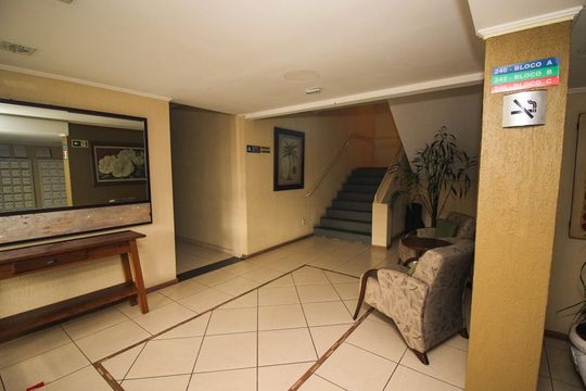 Área comum - Hall de entrada de apartamento para alugar com 1 quarto, 50m² em Santa Tereza, Porto Alegre