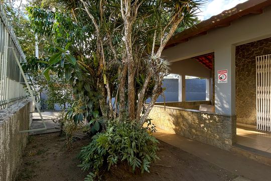 Área externa de casa para alugar com 4 quartos, 479m² em Centro, Rio das Ostras