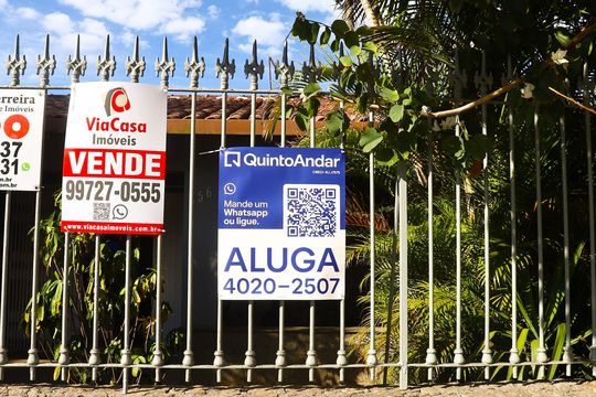 Placa de casa para alugar com 4 quartos, 479m² em Centro, Rio das Ostras