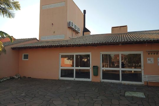 Fachada de casa à venda com 2 quartos, 105m² em Rio Branco, Canoas