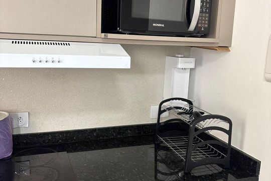 Cozinha - Armários de kitnet/studio à venda com 1 quarto, 17m² em Rebouças, Curitiba