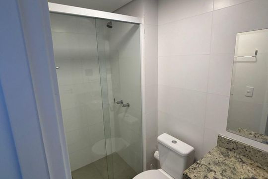 Banheiro de kitnet/studio à venda com 1 quarto, 17m² em Rebouças, Curitiba