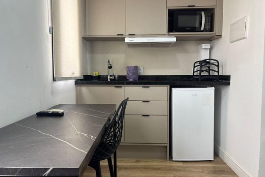 Cozinha - Armários de kitnet/studio à venda com 1 quarto, 17m² em Rebouças, Curitiba