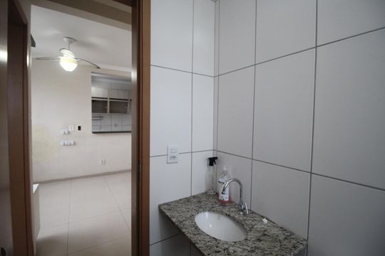 Banheiro de apartamento para alugar com 2 quartos, 46m² em Parque Santa Fé, Porto Alegre