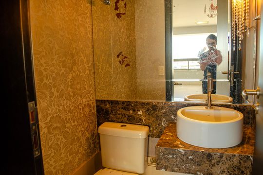 Lavabo de apartamento para alugar com 3 quartos, 126m² em Jardim Goiás, Goiânia