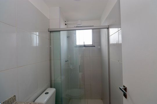 Banheiro de apartamento para alugar com 2 quartos, 49m² em Tancredo Neves, Salvador