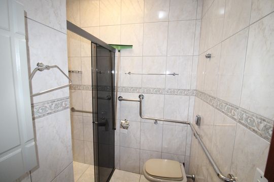 Banheiro de casa para alugar com 2 quartos, 200m² em Casa Verde Alta, São Paulo