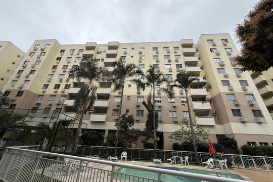 Fachada do bloco de apartamento à venda com 3 quartos, 74m² em Taquara, Rio de Janeiro