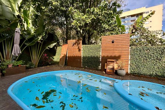 Piscina  de casa de condomínio para alugar com 2 quartos, 100m² em Itacorubi, Florianópolis
