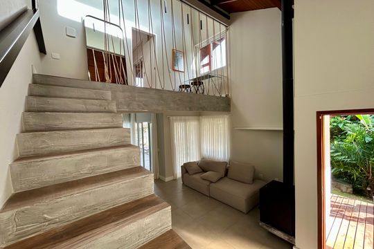 Sala  de casa de condomínio para alugar com 2 quartos, 100m² em Itacorubi, Florianópolis