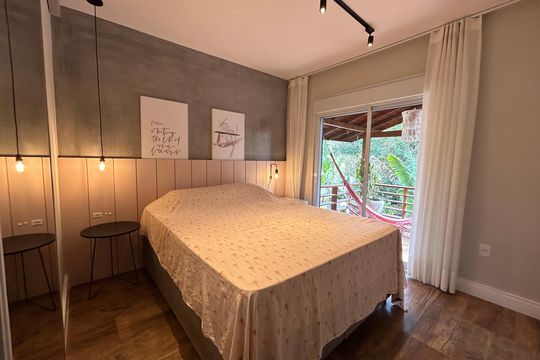 Suíte  de casa de condomínio para alugar com 2 quartos, 100m² em Itacorubi, Florianópolis