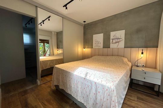 Suíte  de casa de condomínio para alugar com 2 quartos, 100m² em Itacorubi, Florianópolis