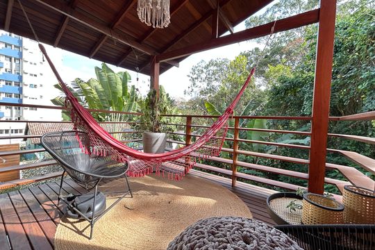 Varanda de casa de condomínio para alugar com 2 quartos, 100m² em Itacorubi, Florianópolis