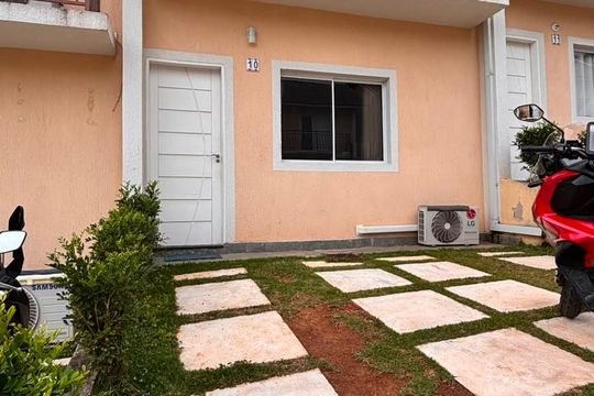 Fachada de casa de condomínio para alugar com 2 quartos, 48m² em Chácara Ondas Verdes, Cotia