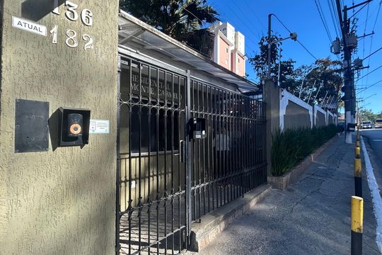 Fachada de casa de condomínio à venda com 3 quartos, 100m² em Jardim Ubirajara, São Paulo