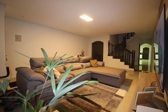 Sala de casa para alugar com 3 quartos, 293m² em Jardim Santo Alberto, Santo André