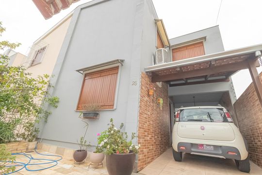 Garagem de casa à venda com 2 quartos, 92m² em São José, Canoas