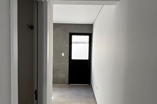 Corredor de casa à venda com 3 quartos, 126m² em Vila Pires, Santo André