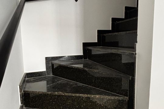 Escada de casa à venda com 3 quartos, 126m² em Vila Pires, Santo André