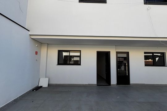 Garagem de casa à venda com 3 quartos, 126m² em Vila Pires, Santo André
