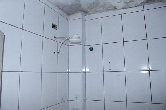 Banheiro social de apartamento para alugar com 2 quartos, 44m² em Santa Ifigênia, São Paulo