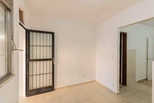 Casa para alugar com 1 quarto, 50m² em Benfica, Rio de Janeiro