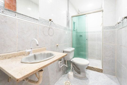Banheiro de casa para alugar com 1 quarto, 50m² em Benfica, Rio de Janeiro