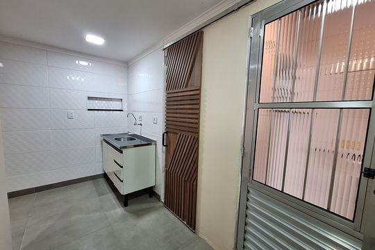 Cozinha de casa para alugar com 1 quarto, 30m² em Tamanduateí 8, Santo André