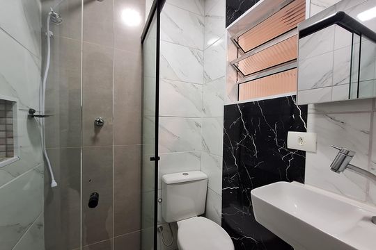 Banheiro de casa para alugar com 1 quarto, 30m² em Tamanduateí 8, Santo André