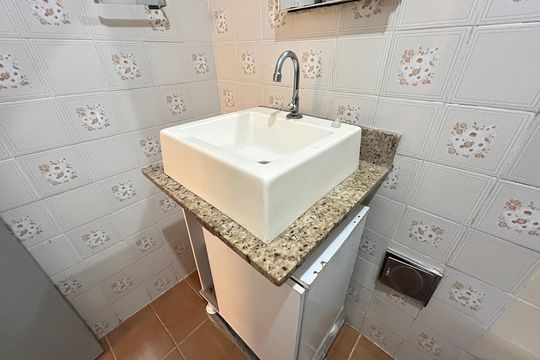 Banheiro social de casa para alugar com 2 quartos, 55m² em Marechal Hermes , Rio de Janeiro