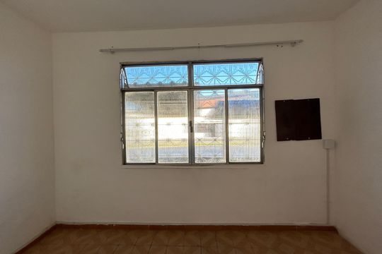 Quarto 1 de casa para alugar com 2 quartos, 55m² em Marechal Hermes , Rio de Janeiro