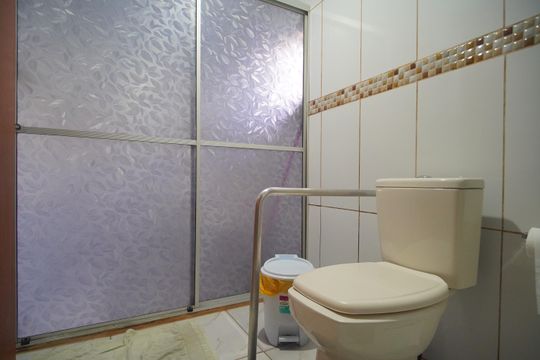 Banheiro da Suíte de casa à venda com 3 quartos, 180m² em Scharlau, São Leopoldo