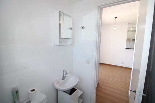Banheiro de apartamento para alugar com 2 quartos, 49m² em Vila Roque, São Paulo