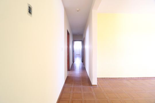 Corredor de casa para alugar com 5 quartos, 250m² em Nossa Senhora Aparecida, Uberlândia