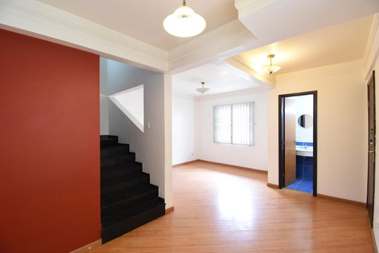 Sala de casa de condomínio à venda com 3 quartos, 120m² em Bacacheri, Curitiba