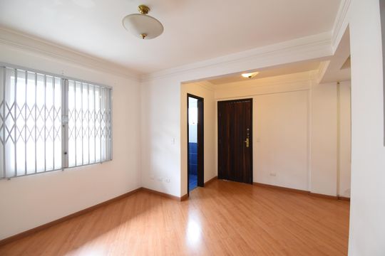 Sala de casa de condomínio à venda com 3 quartos, 120m² em Bacacheri, Curitiba
