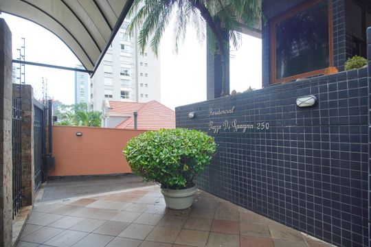 Entrada de apartamento para alugar com 2 quartos, 109m² em Centro, Novo Hamburgo