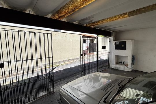 Garagem de casa à venda com 2 quartos, 156m² em Vila Francisco Matarazzo, Santo André