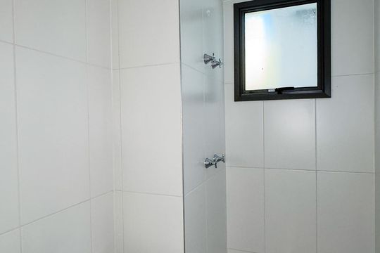 Banheiro de kitnet/studio à venda com 1 quarto, 34m² em Jardim das Acacias, São Paulo