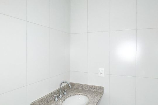 Banheiro de kitnet/studio à venda com 1 quarto, 29m² em Jardim das Acacias, São Paulo