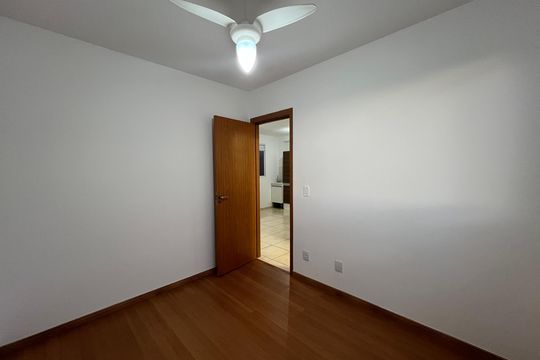 Quarto 1 de apartamento para alugar com 2 quartos, 44m² em Chacaras Reunidas Santa Terezinha, Contagem