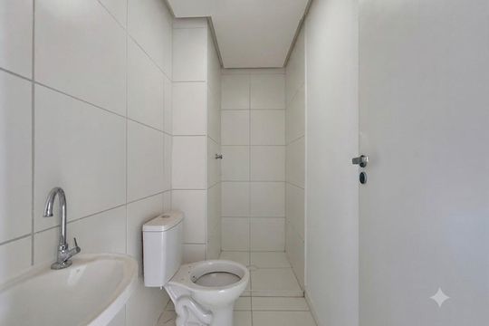 Banheiro  de apartamento para alugar com 2 quartos, 34m² em Jardim São Luís, São Paulo
