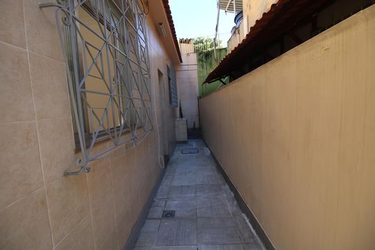 Quintal frente de casa à venda com 2 quartos, 56m² em Vista Alegre, Rio de Janeiro