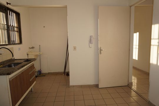 Cozinha de apartamento para alugar com 2 quartos, 53m² em Jardim Vitória, Embu das Artes